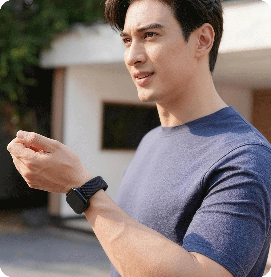 Memoket Gem worn with Apple Watch