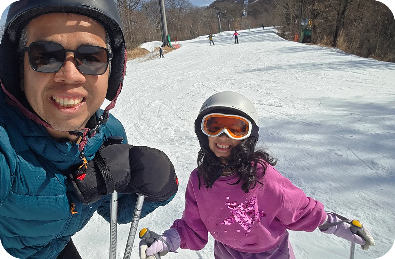 Edo skiing with family