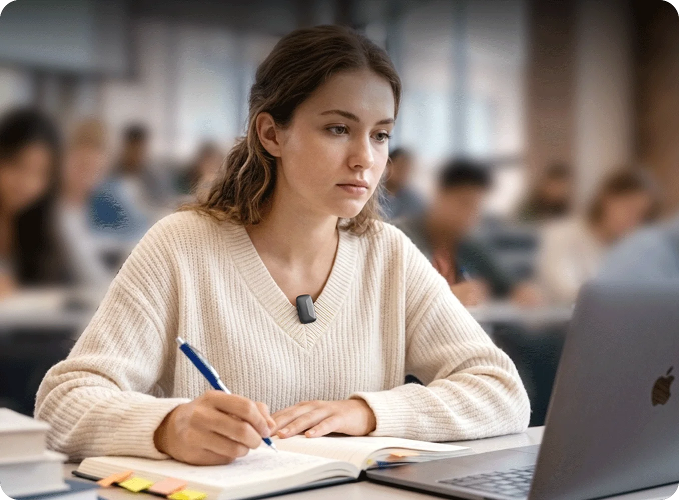 Student recording a school lecture with Memoket